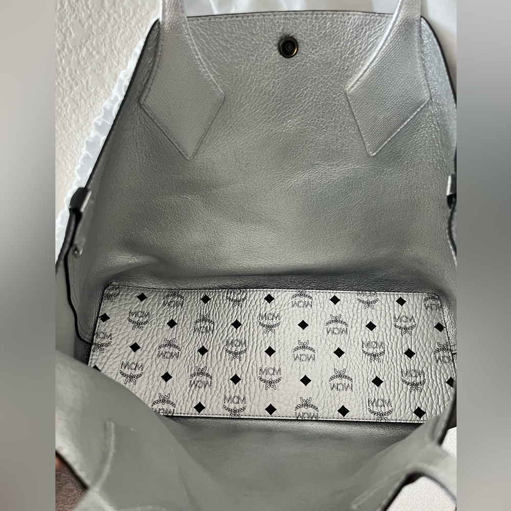 MCM Black Reverse Bag - Picture 9 of 9